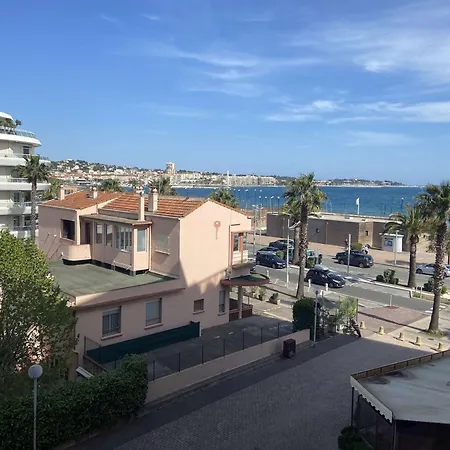 2 Pieces Avec Terrasse Pres De La - Fr-1-226a-344 Fréjus