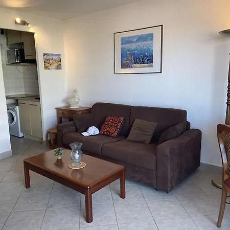 2 Pieces Avec Terrasse Pres De La - Fr-1-226a-344